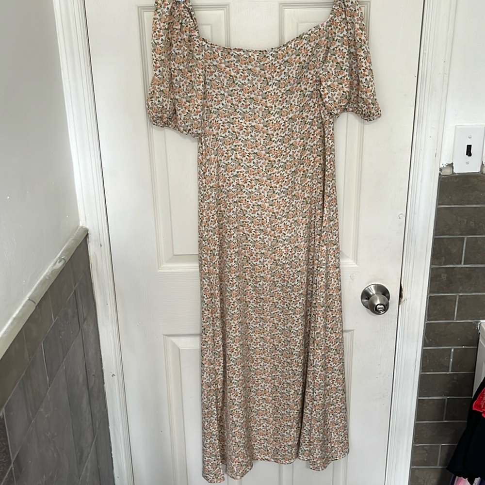 Women’s off the shoulder flower print dress size medium. Check out video. - Picture 5 of 5